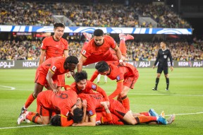 欧洲杯比赛上演悬念大战，胜者晋级()