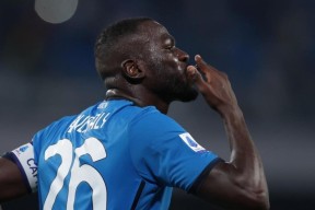 开云体育下载-黄金十分钟狂轰炸，球队瞬间扭转比赛局势()